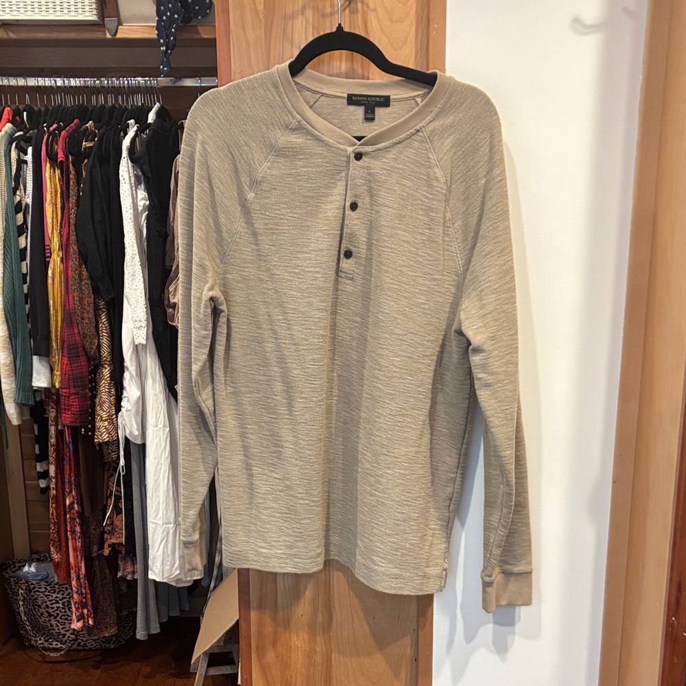 Banana Republic Men's Tan Long Sleeve Henley